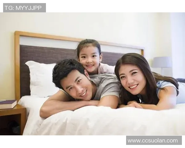 足球巨星携家人温馨合影展现亲情与家庭幸福时刻