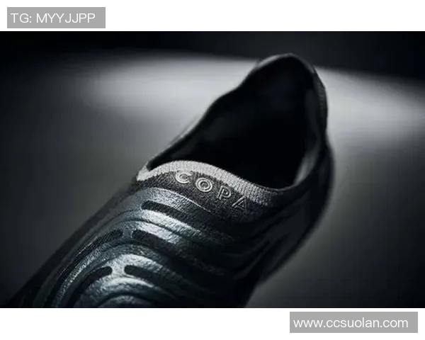 球星专属定制版足球鞋高清展示 引领潮流与性能的完美结合 球星专属定制版足球鞋高清展示 引领潮流与性能的完美结合