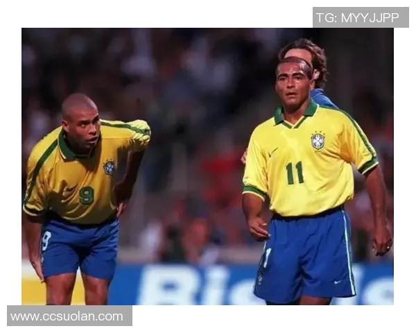 足球巨星专属装备揭秘 每一位传奇背后的秘密道具与球场故事 足球巨星专属装备揭秘 每一位传奇背后的秘密道具与球场故事