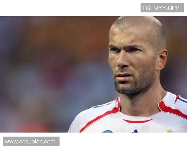 齐达内:足球天才的荣耀与激情 永远铭刻在绿茵场上的传奇时刻 齐达内:足球天才的荣耀与激情 永远铭刻在绿茵场上的传奇时刻