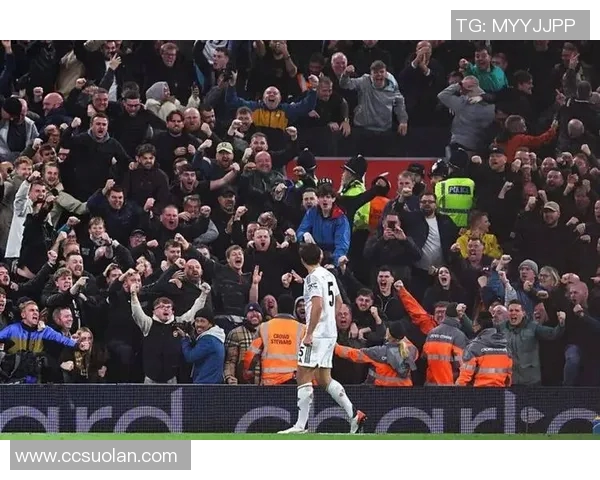 足球传奇谢幕之战回顾:球迷泪目致敬的最后一场比赛 足球传奇谢幕之战回顾:球迷泪目致敬的最后一场比赛