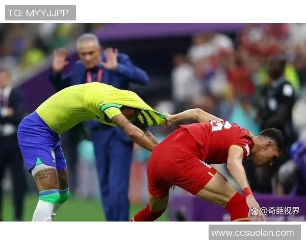 足球球星意外受伤瞬间盘点回顾全场震撼场面令人心痛 足球球星意外受伤瞬间盘点回顾全场震撼场面令人心痛